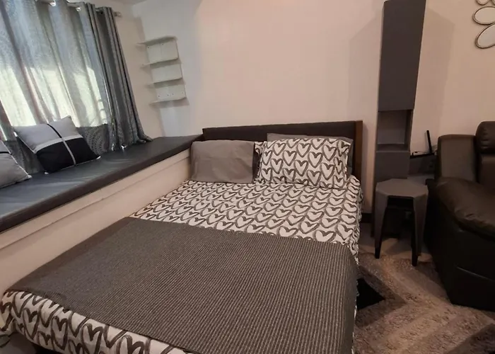 Quins Staycation One Bedroom At Smdc South Residences
